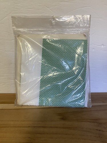 Charles Craft HOPSCOTCH Green/White Aida 14 Ct Cross Stitch Fabric 15"x 15" USA - Picture 2 of 6