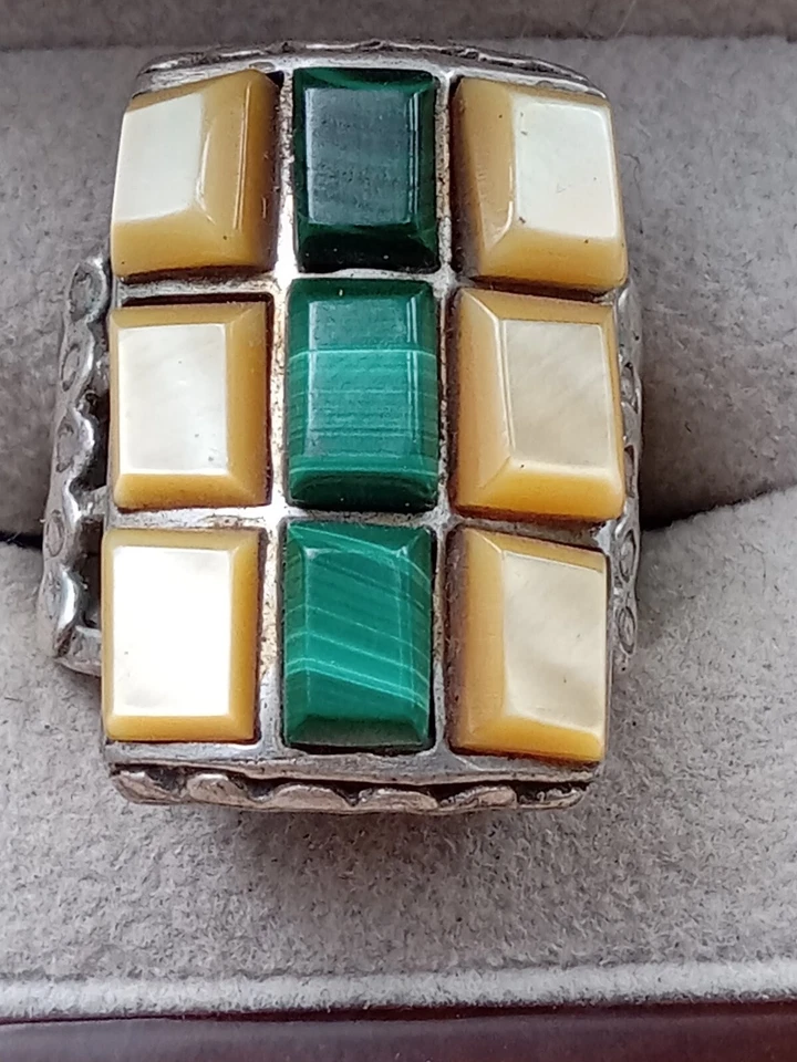 Excelente anillo de plata de ley para hombre con madreperla y malaquita: talla 10 Foto 2 de 4