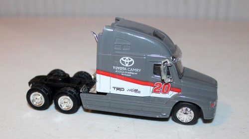 Lionel Toyota Racing Camry #20 Semi-Truck 1:48 - Picture 2 of 4