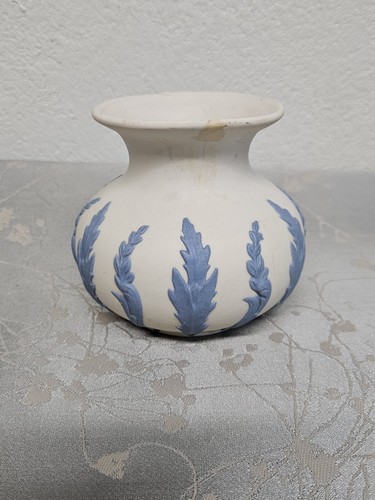 Ecanada Pottery Wedgwood Style Vase Vintage Made In Canada Blue And White - Picture 2 of 5