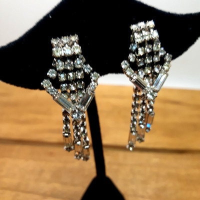 Vintage 1950s Kramer NY Clear Glass Waterfall Clip-on Earrings 2''