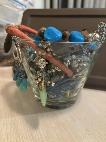 Mystery Jewelry Jar "turquoise” Mixed Vintage To New Wearable Jewelry 1 1/2 Lbs - Picture 4 of 5