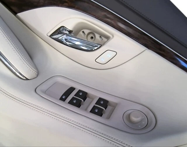 Genuine GM Light Neutral Front Driver Side Door Trim 26201072 Foto 4 de 4