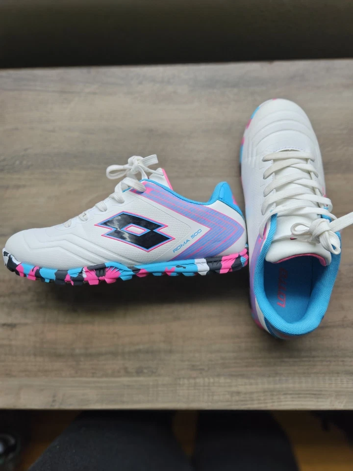 Pre-owned Girls LOTTO Brand Soccer Cleats Size 5 White/Pink/Blue - Image 4 of 4