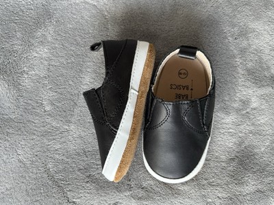 Babe basic Leather Baby Sneakers  Size 12-18 Months 
