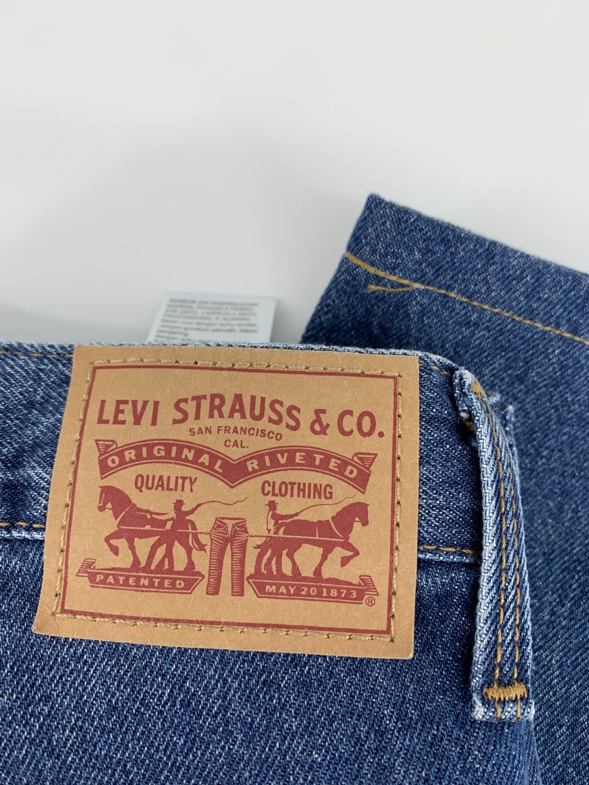 Levis Jeans Womens 28 Blue 94 Baggy Wide Leg Denim Pants Medium Wash thumbnail 4