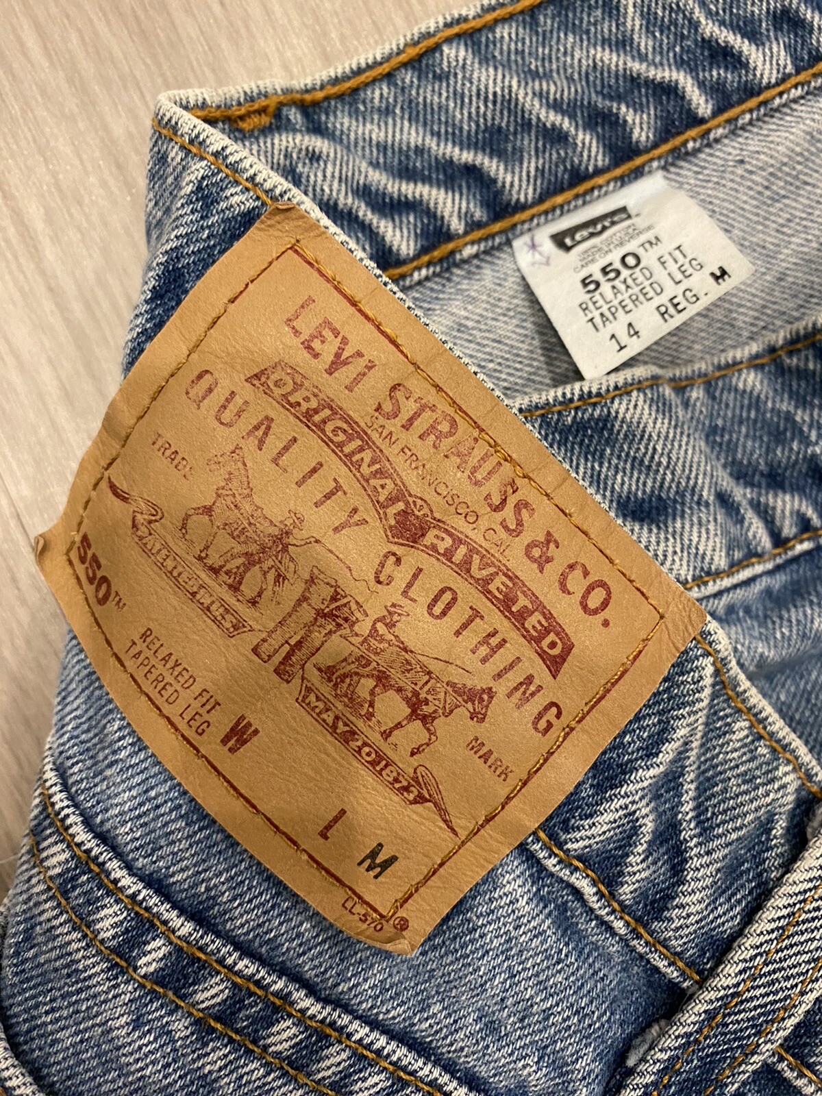 Vintage Levis 550 Women's Relaxed Fit Tapered Leg Mom Jeans Size