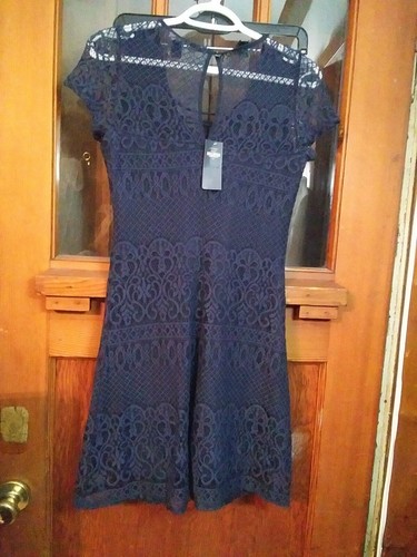ÑWT Hollister Shift Dress Women Size Small Navy Overlay Lace Floral New - Picture 4 of 8