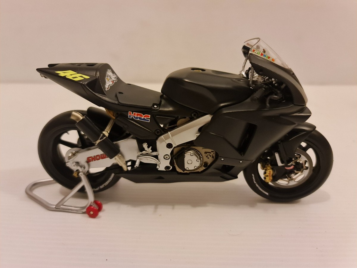 ミニカー MINICHANPS Honda RC211V Valentino Rossi MINICHAMPS HONDA RC211V VALENTINO ROSSI MOTOGP 2003 122
