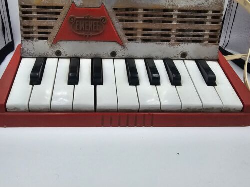 Emenee Golden Piano Accordian- Piano Does Not Work- Makes Noise With Accordian - Picture 2 of 10