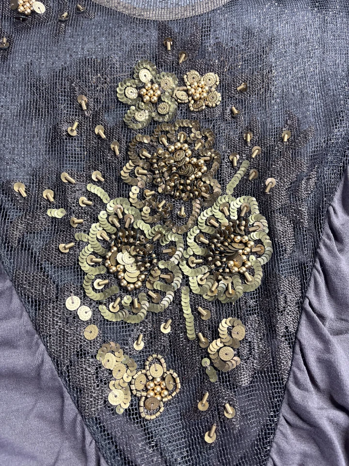 Vestido Alexia Admor pequeno marrom bordado sem mangas coquetel cintura elástica - Imagem 3 de 4