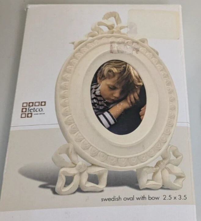 Fetco White Resin Swedish Oval Bow Photo Picture Frame 2.5” X 3.5”
