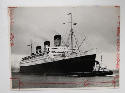 RMS Queen Mary Ocean Liner Tugboat Universal Pictorial Press 1953 VTG Photo