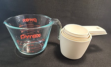 Vtg Pyrex 1 Cup Glass Pitcher & Plastic Measu...