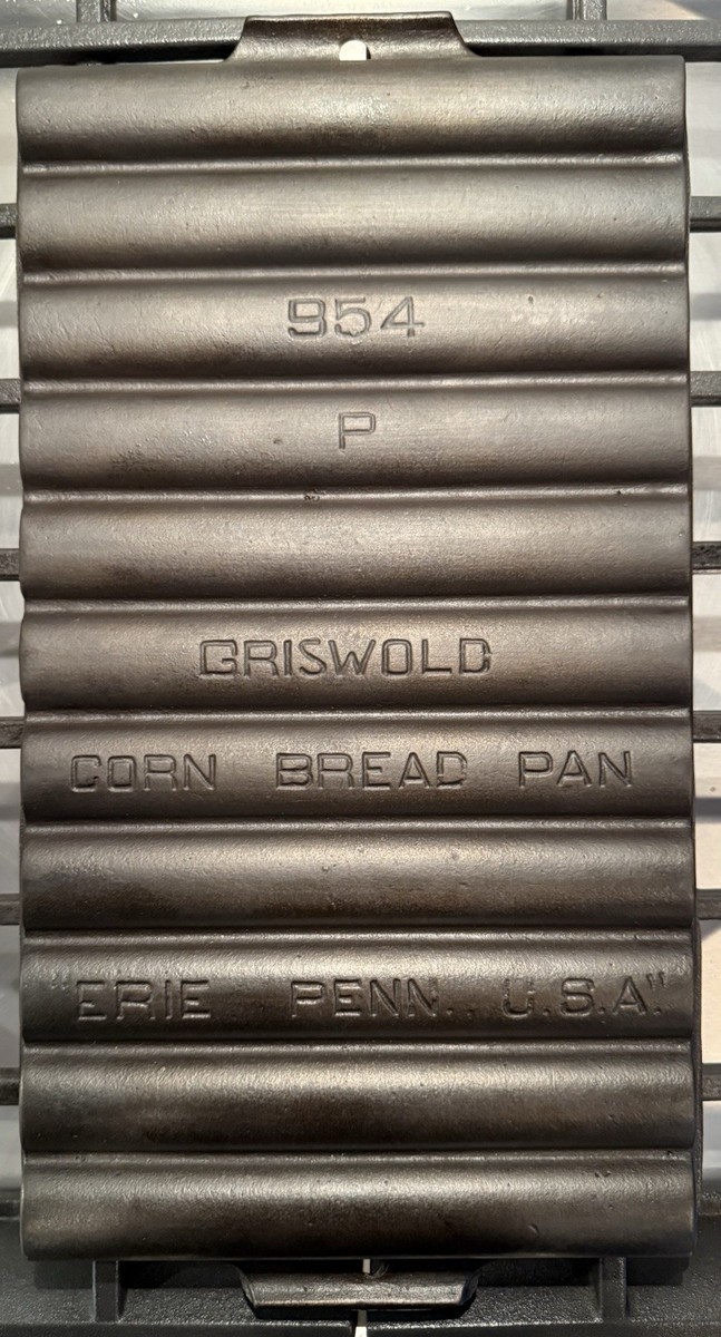 Griswold Corn Bread Pan, 11-Stick Cast Iron Pan, 954 P, Erie