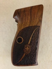 SIG P210 Walnut Heavy Frame Chkr/Bck/Txtr w/LOGO Grips BOTTOM MagRel/Lanyard R U