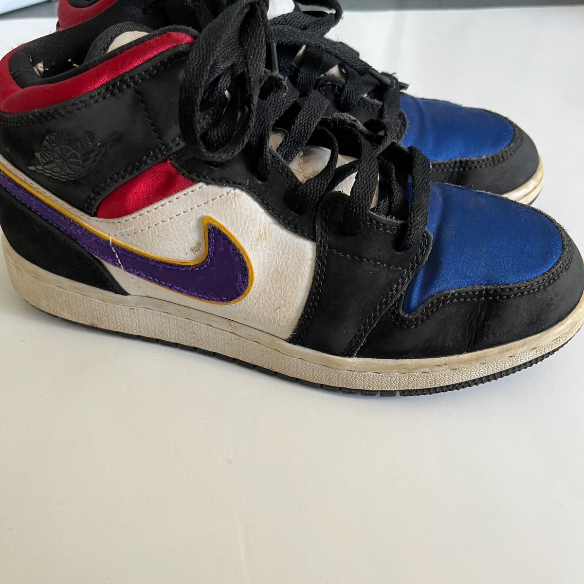 Nike Air Jordan 1 BQ6931-005 Lakers Mid Top Size 4.5 Y