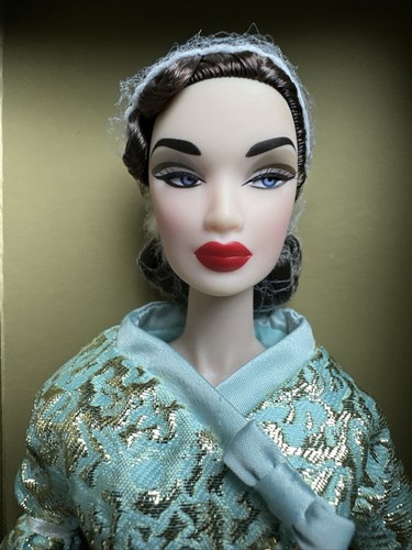 Integrity Fashion Royalty East 59th Dream in Aquamarine Coralynn Kwan Doll NRFB - Bild 4 von 24