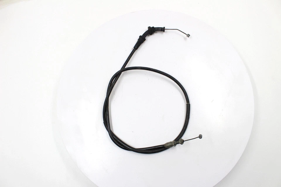 1982 SUZUKI GS1100E OEM THROTTLE CABLES LINES - Image 2 of 4