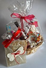DOG BIRTHDAY GIFT WRAPPED CELEBRATION BASKET & CAKE WINE POPCORN CARD AND TREATS