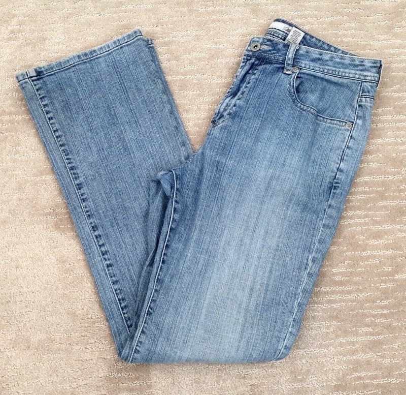 Chicos Platinum Womens Jeans Size 0.5 Bootcut Mid Rise Light Wash Blue Denim
