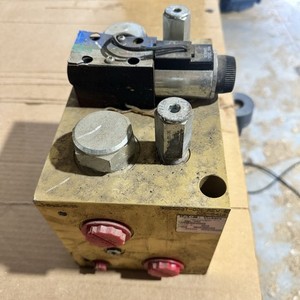 Eaton Vickers Manifold Hydraulic MCD-8965