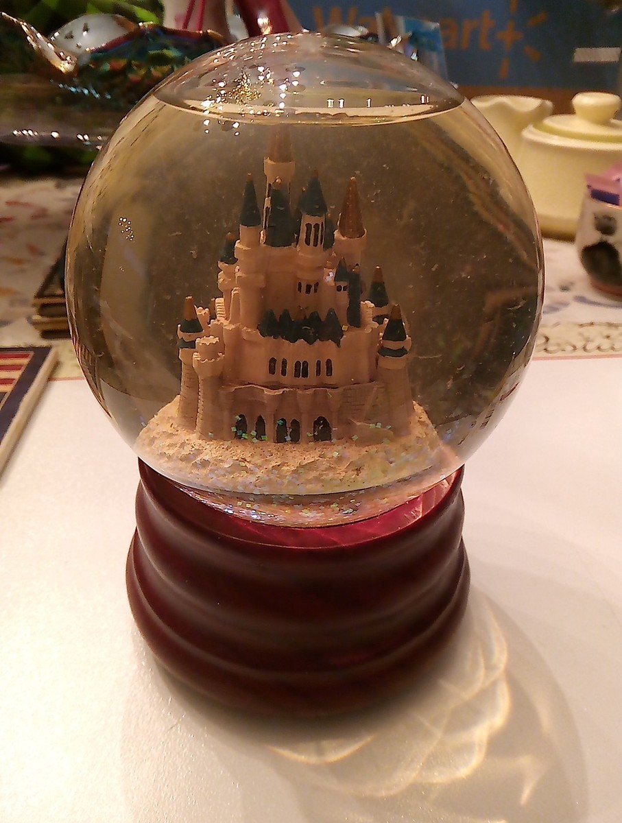 VTG Disney Cinderella's Castle Snow Globe Music Box “When You Wish