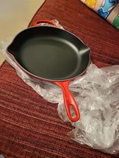 Le Creuset Signature 11.75" Cast Iron Skillet - FULL COLOR