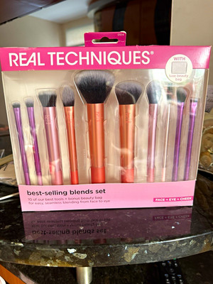 Real Techniques Best-Selling Blends Set 11-Piece Brush Set + Beauty Bag