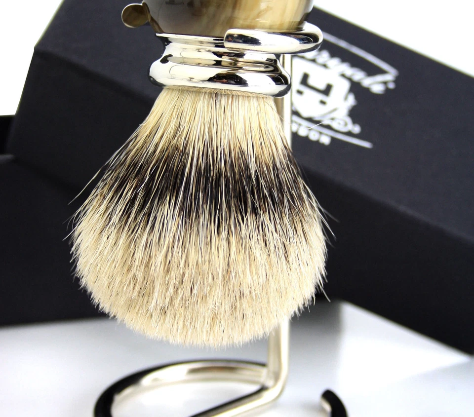 Cepillo de afeitar sintético hecho a mano para hombre con soporte de acero inoxidable Foto 2 de 4