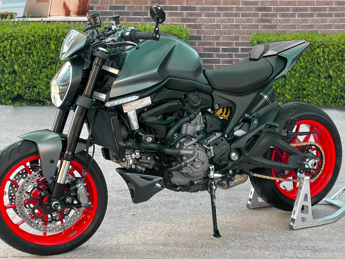 Ducati sale monster pillion