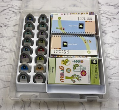 LOT Of 16 CRICUT PROVO CRAFT CARTRIDGES KEYBOARDS BOOKLETS IN ARTBIN CASE