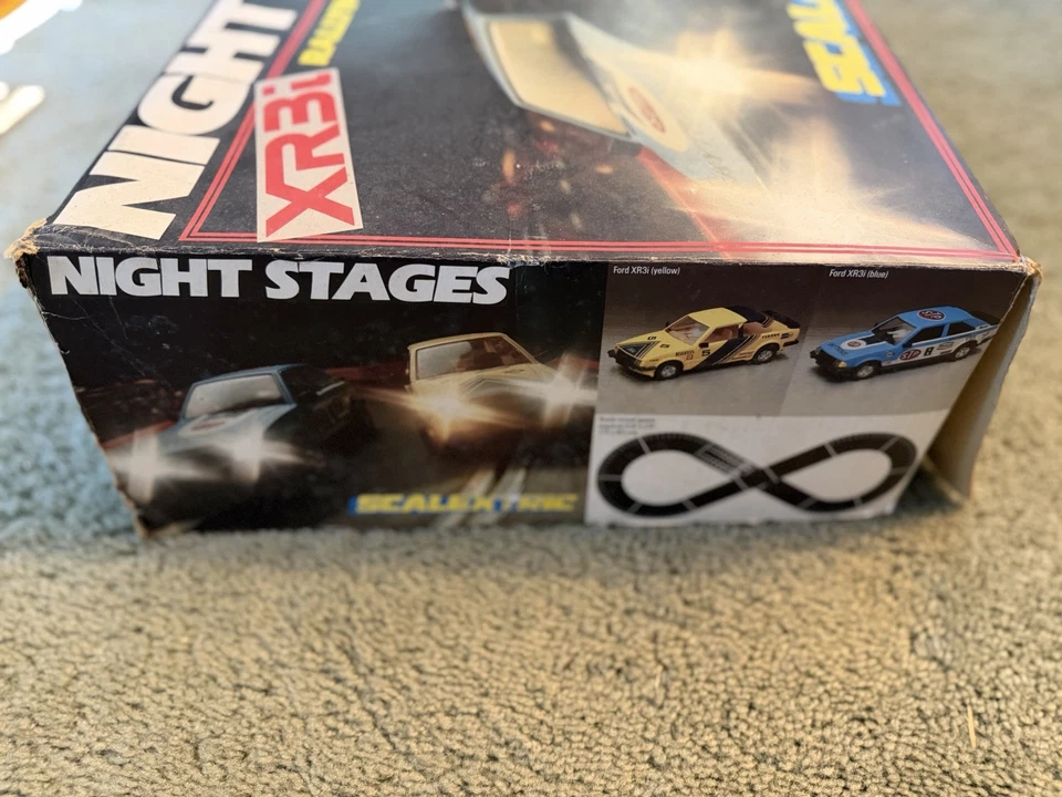 Scalextric “Night Stages Racing Set” XR3i (C.740) – Juego de caja menos transformador Foto 4 de 4