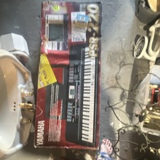 Yamaha PSR-220 61-Key Electronic Keyboard Black Built-in Speaker Synth Action