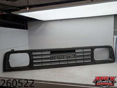 OEM 1990 Daihatsu Rocky 1.6L FRONT BUMPER RADIATOR GRILL