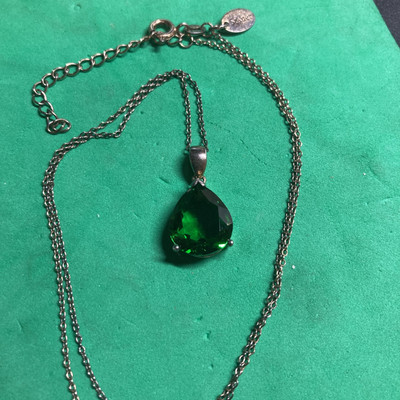 Stauer Green Helen it s Pear Shaped Pendant Necklace 925 Italy 18-19  B148 Silve