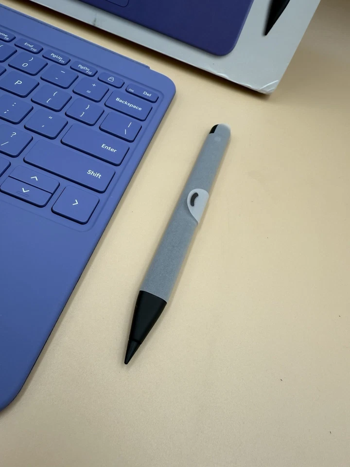 Teclado Microssoft Surface Pro de 12 pulgadas con bolígrafo delgado - Caja abierta violeta Foto 3 de 4