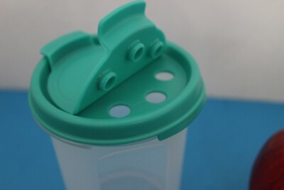 Tupperware Modular Mates Round 2~Sheer Ice container with Teal Shaker/Pour Seal~