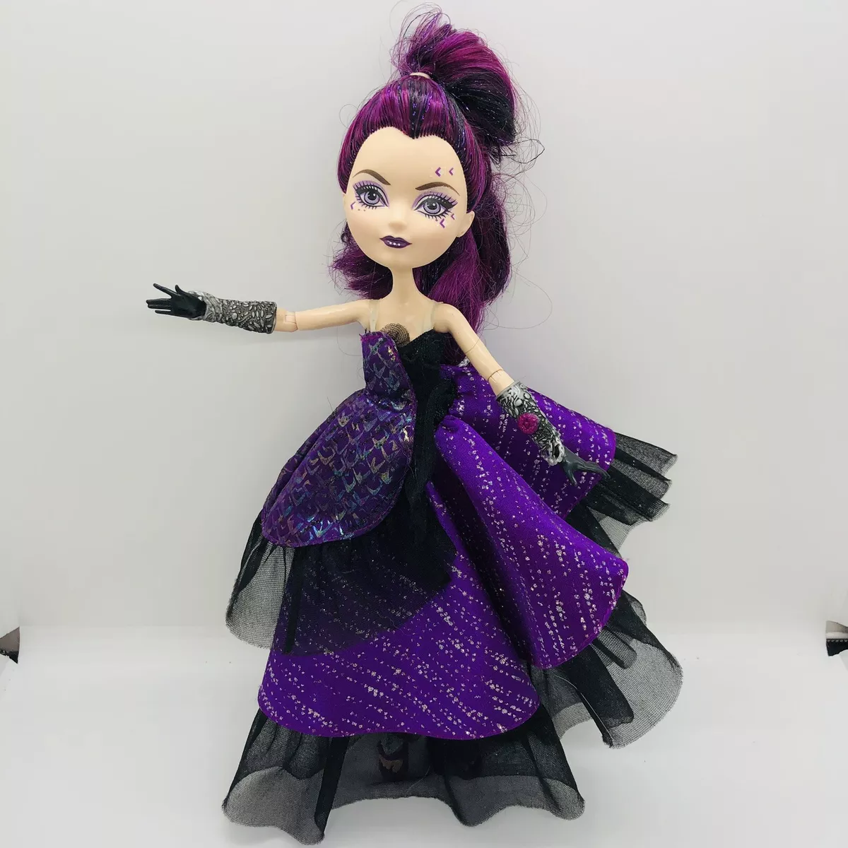 Mattel Ever After High Raven Queen Doll Wings Purses Accessories Purple  Hair 