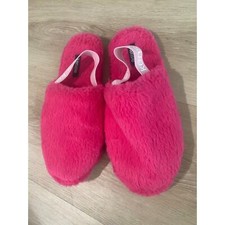 Kensie pink fuzzy cozy slippers size 10-11