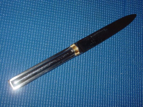 MIKASA DECO LASLO 1 KNIFE STAINLESS 18 8 GOLD ACCENT FLATWARE MODERN JAPAN - Picture 2 of 2