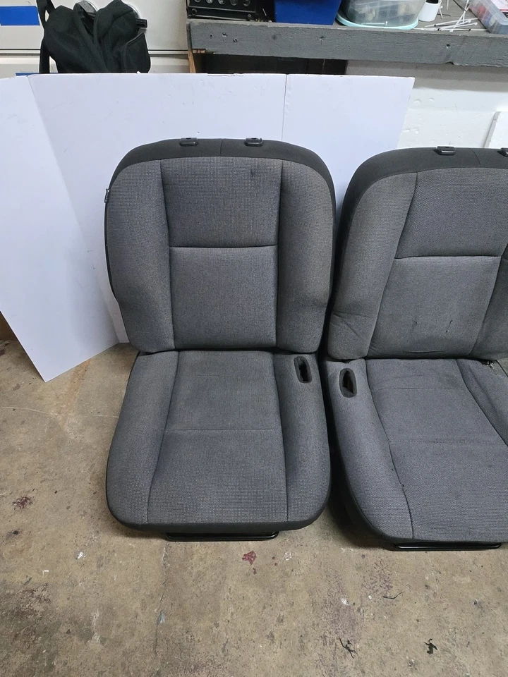 2011 年福特维多利亚皇冠警察 P7B CVPI 司机和通行证前座套和泡沫 — 第 4/4 张图片