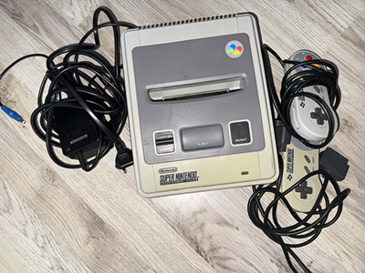 Nintendo SNES Konsole PAL mit 2 Controllern und Spielen VB