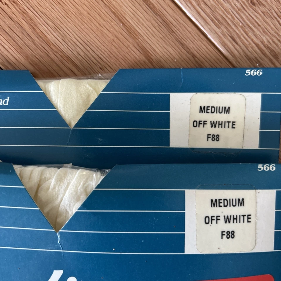 Medias altas hasta el muslo Burlington negras y blancas hechas en EE. UU. Lote de 3 de colección Foto 3 de 4