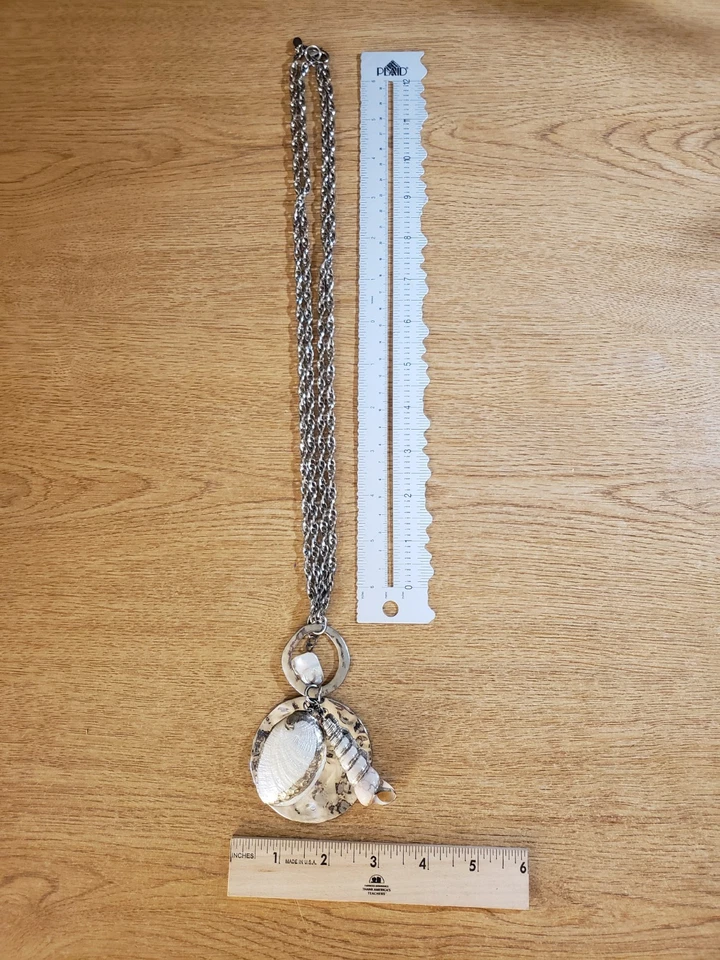 Collar de cuerda de plata con colgante de concha (Chico's) Foto 3 de 3