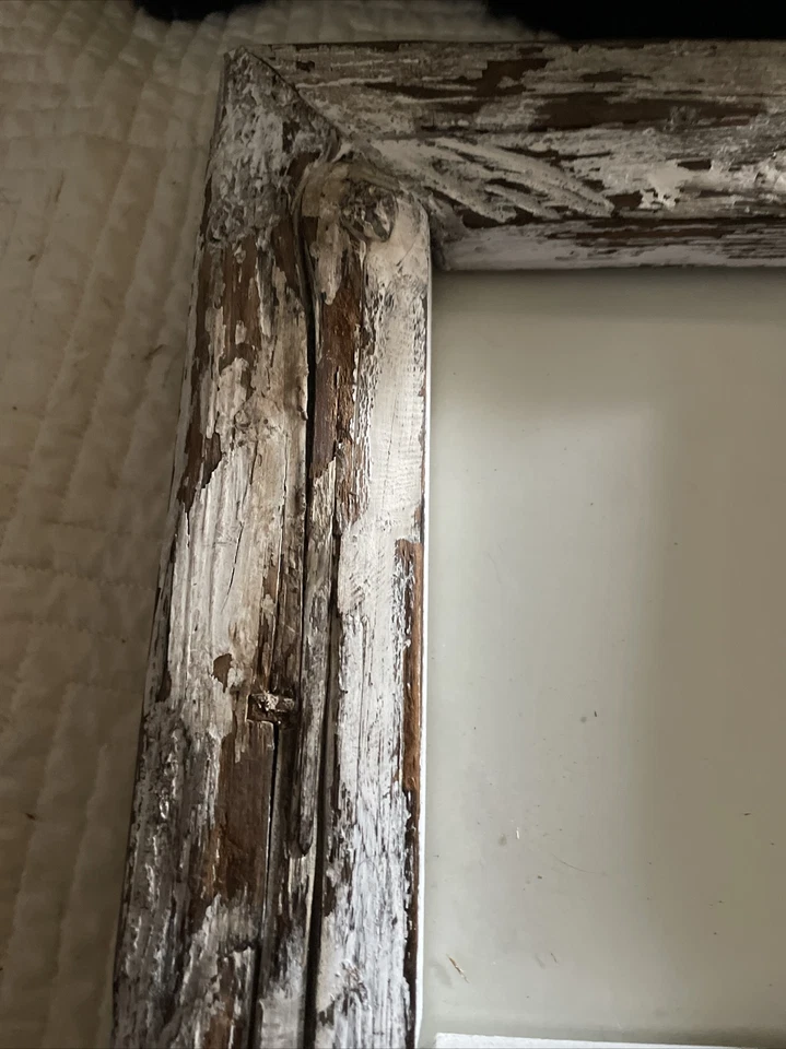 Auténtico marco de madera vintage añadido respaldo y vidrio para foto de 5” X 7” en mal estado  Foto 2 de 4