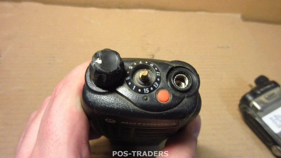 MOTOROLA GP340 PW311C analogue  TWO-WAY PORTABLE RADIO - MISSING TOP BUTTON - Bild 2 von 4