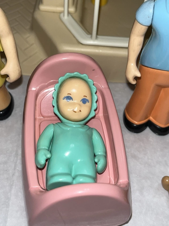 Винтажный розовый бабушкин домик Little Tikes с бабушкой и дедушкой, ребенком, кухней, фургоном + - Изображение 3 из 4