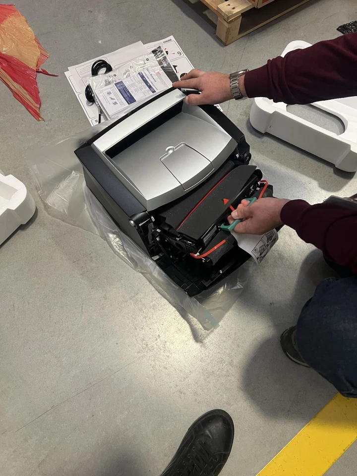 Lexmark E240 Mono Laser Printer A4 USB Network Parallel - Immagine 3 di 4