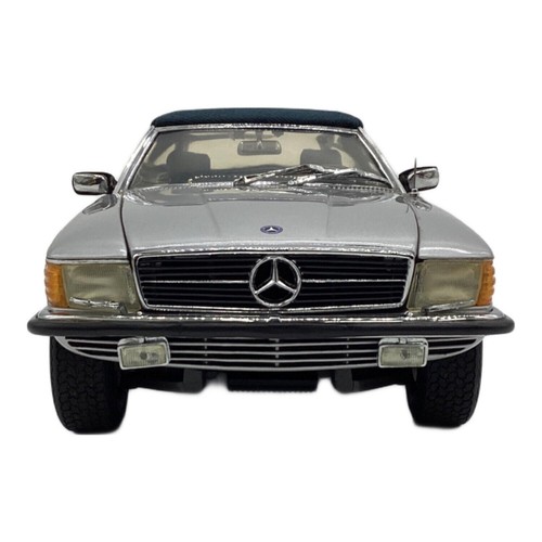 CMC 1/18 Mercedes-Benz 450 SL M024-B Diecast Car Excellent Condition JAPAN - Picture 2 of 10